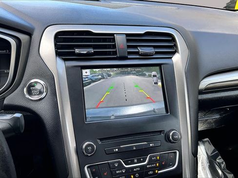 Used 2018 Ford Fusion SE w/ Fusion SE Technology Package FWD image 29