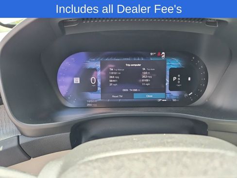Used 2023 Volvo XC40 B4 Plus w/ Driver Assist Package FWD image 5