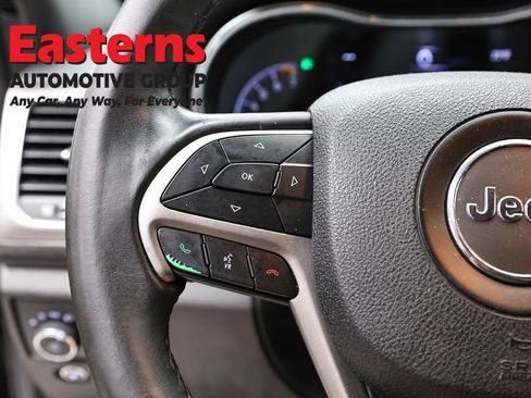 Used 2018 Jeep Grand Cherokee Laredo RWD image 14