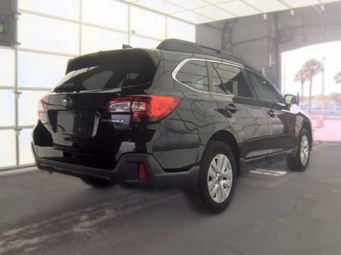 Used 2019 Subaru Outback 2.5i Premium AWD/4WD image 4
