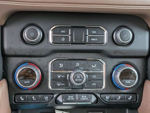 Used 2022 Chevrolet Tahoe High Country AWD/4WD image 18