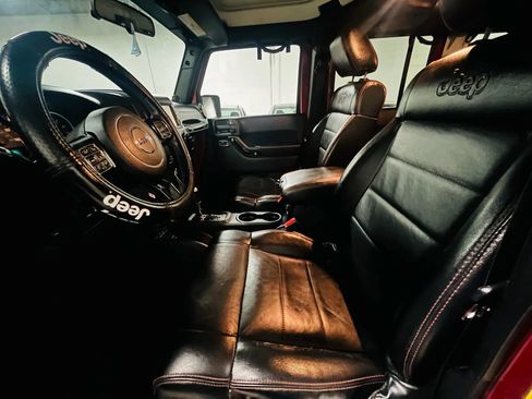 Used 2012 Jeep Wrangler Unlimited Sahara image 15