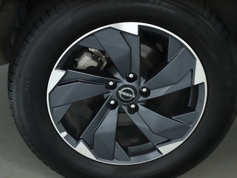 Certified 2025 Nissan Rogue SV FWD image 12