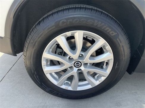 Used 2020 Nissan Rogue SV image 32