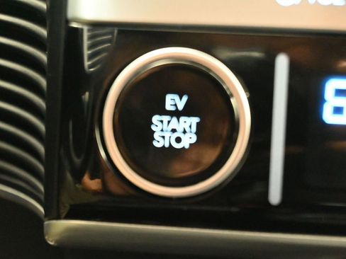 Used 2024 Hyundai Ioniq 5 Limited image 17