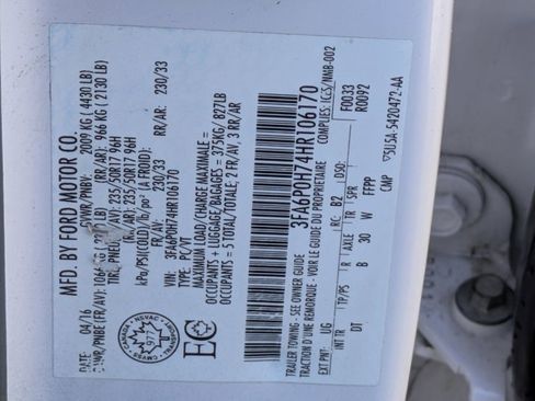 Used 2017 Ford Fusion SE w/ Fusion SE Winter Package image 15