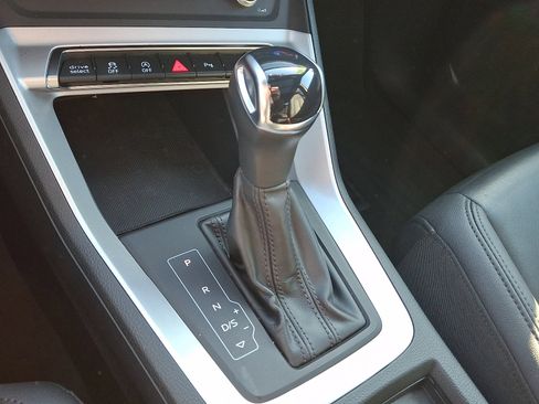 Used 2025 Audi Q3 2.0T Premium image 15