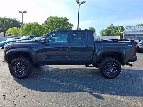 Used 2024 Toyota Tacoma TRD Sport AWD/4WD image 8