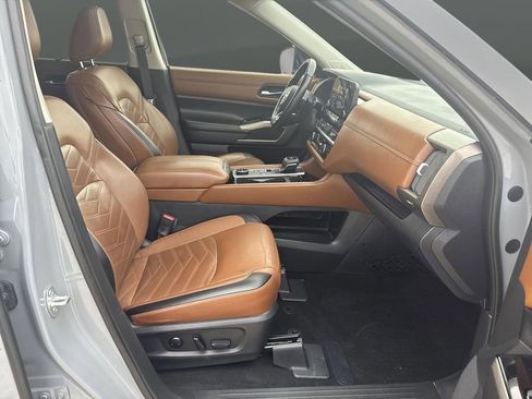 Used 2023 Nissan Pathfinder Platinum w/ Lighting Package (N93) image 30