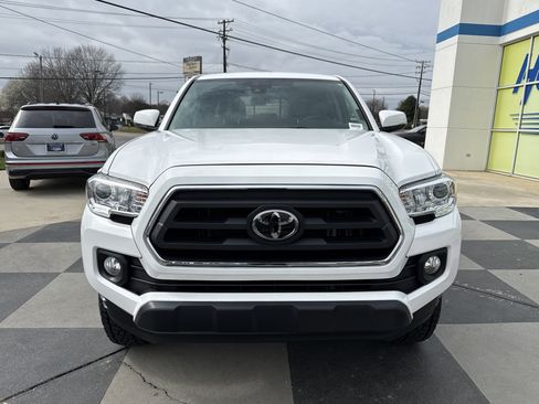 Used 2023 Toyota Tacoma SR5 w/ Technology Package image 3