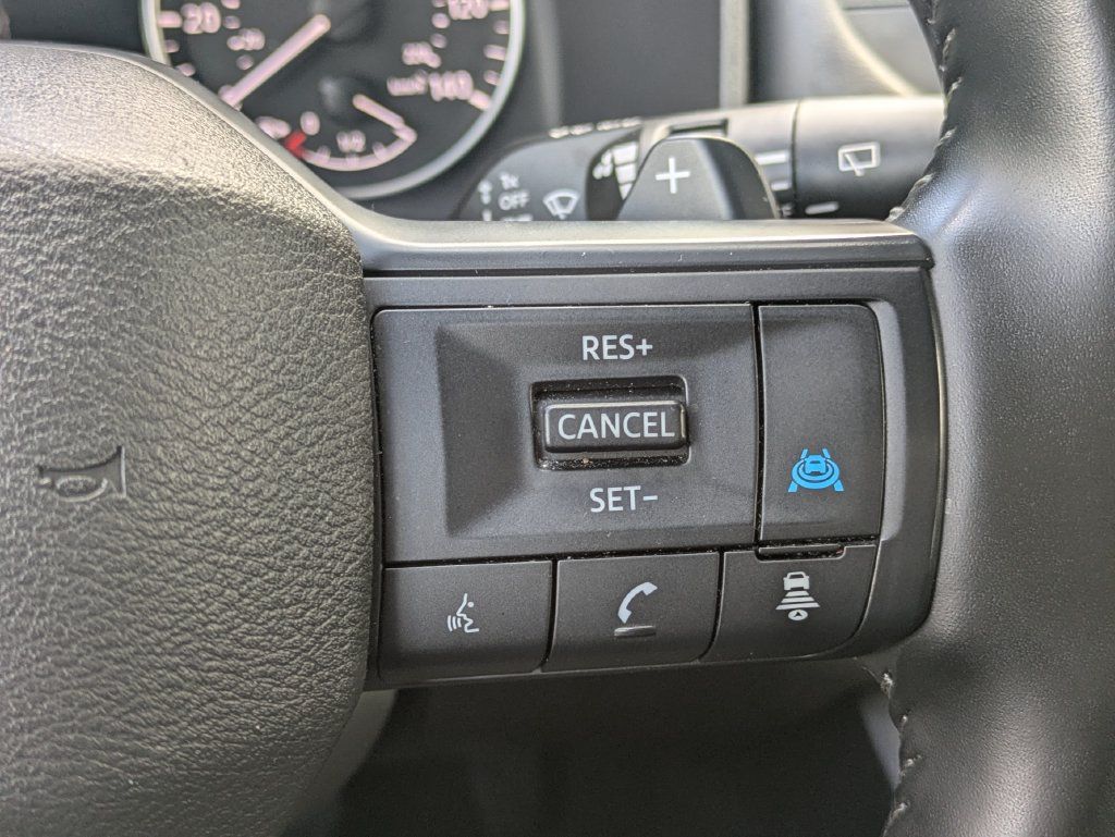 Used 2025 Nissan Rogue SV FWD image 24