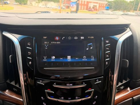 Used 2016 Cadillac Escalade Luxury AWD/4WD image 21