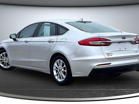 Used 2019 Ford Fusion SE image 4
