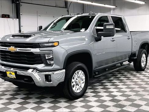 Used 2024 Chevrolet Silverado 3500 LT w/ Convenience Package image 11