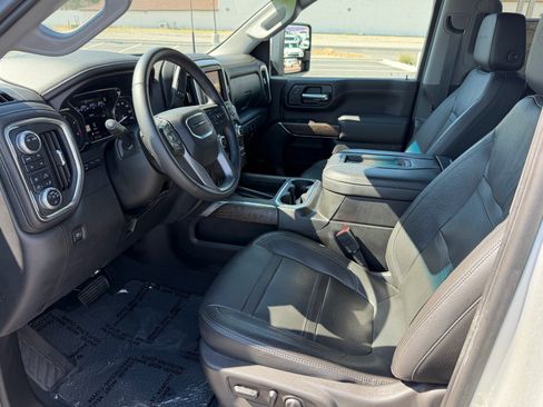 Used 2020 GMC Sierra 2500 Denali w/ Denali Ultimate Package AWD/4WD image 17