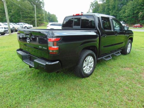 Used 2022 Nissan Frontier SV AWD/4WD image 4