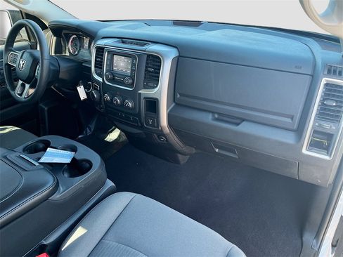 Used 2022 RAM 1500 Classic SLT image 26