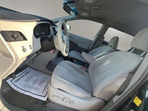 Used 2011 Toyota Sienna LE w/ Towing Pkg FWD image 14