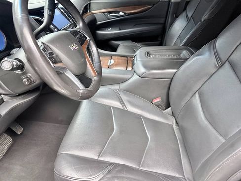 Used 2019 Cadillac Escalade Luxury AWD/4WD image 10
