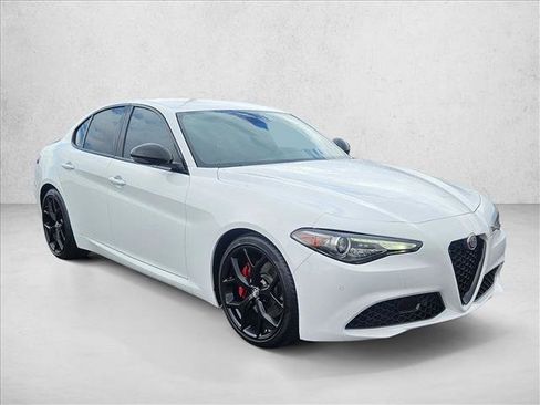 Used 2020 Alfa Romeo Giulia w/ Nero Edizione RWD image 3