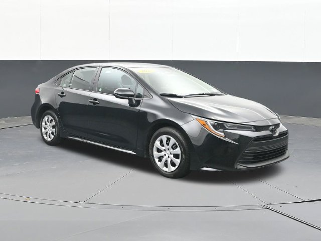 Used 2025 Toyota Corolla LE FWD image 18