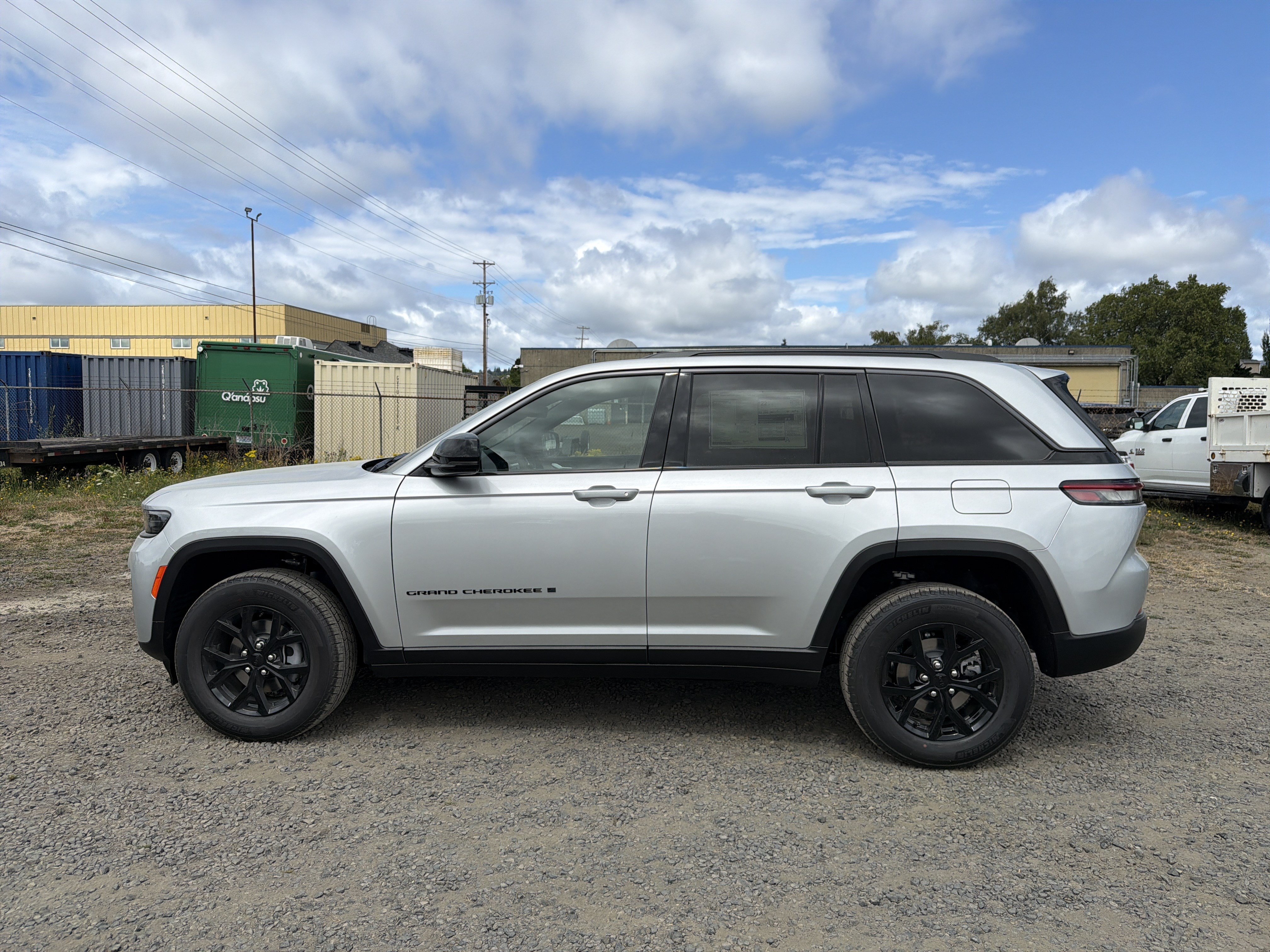 New 2026 Jeep Grand Cherokee Altitude AWD/4WD image 3