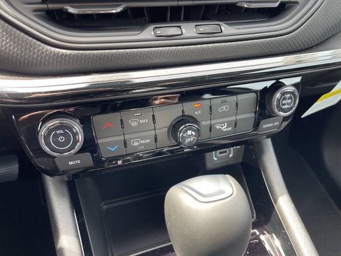 New 2026 Jeep Compass Latitude AWD/4WD image 11