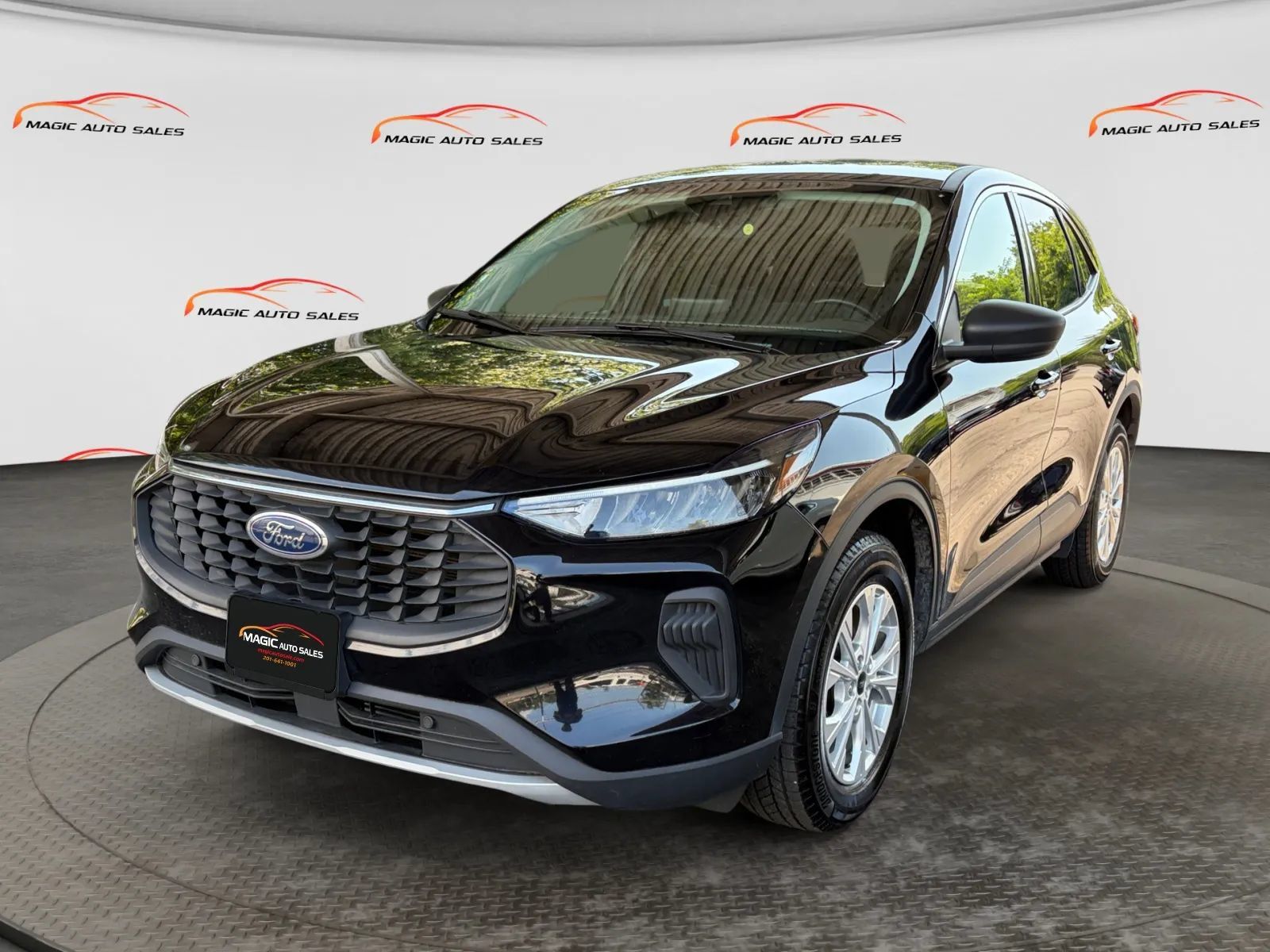 Used 2023 Ford Escape Active AWD/4WD image 1