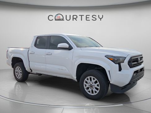 Certified 2024 Toyota Tacoma SR5 w/ SR5 Upgrade Package RWD image 3