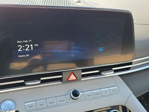 Certified 2025 Hyundai Elantra Limited FWD image 28