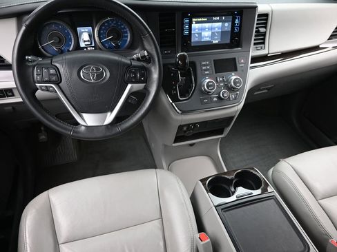 Used 2017 Toyota Sienna XLE w/ XLE Navigation Package image 14