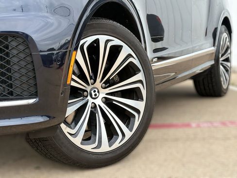 Used 2021 Bentley Bentayga AWD/4WD image 10