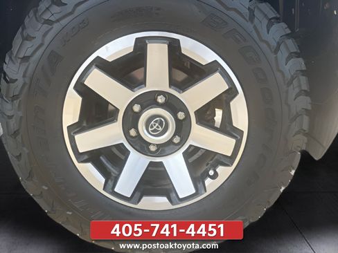 Used 2022 Toyota 4Runner TRD Off-Road AWD/4WD image 30