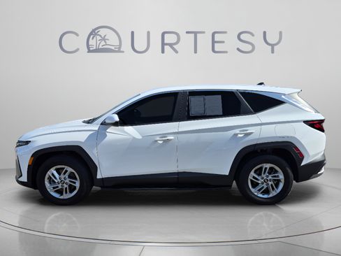 Certified 2026 Hyundai Tucson SE FWD image 2