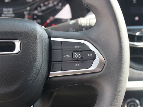 Used 2024 Jeep Compass Latitude AWD/4WD image 18
