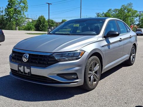 Used 2019 Volkswagen Jetta R-Line w/ R-Line Cold Weather Package FWD image 3