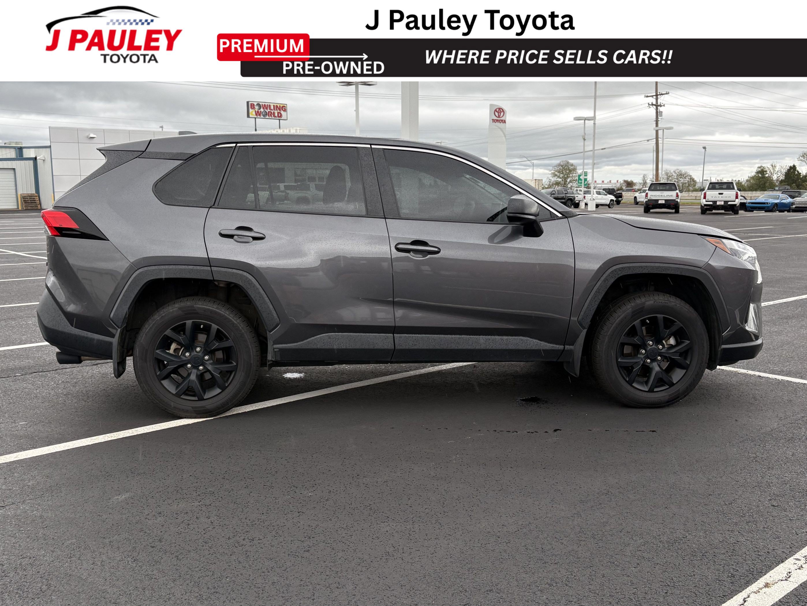 Used 2023 Toyota RAV4 LE FWD image 4