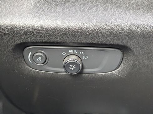 Used 2022 Chevrolet Traverse LT image 26