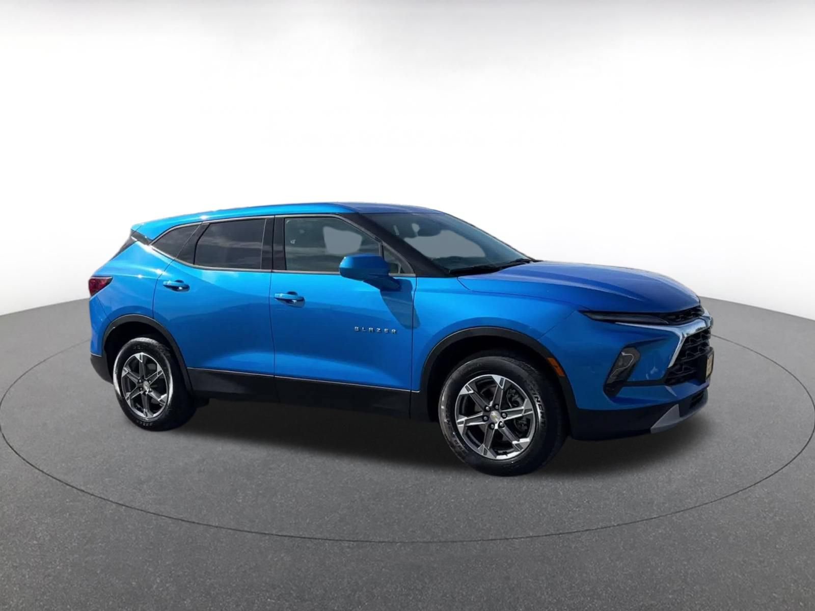 Used 2026 Chevrolet Blazer LT AWD/4WD image 2