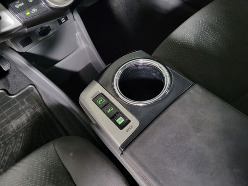 Used 2014 Toyota Prius V Three image 29