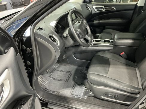 Used 2020 Nissan Pathfinder SV image 3