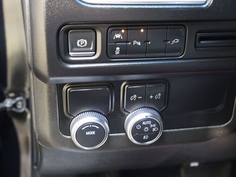 Used 2021 GMC Yukon SLT w/ SLT Premium Package image 38