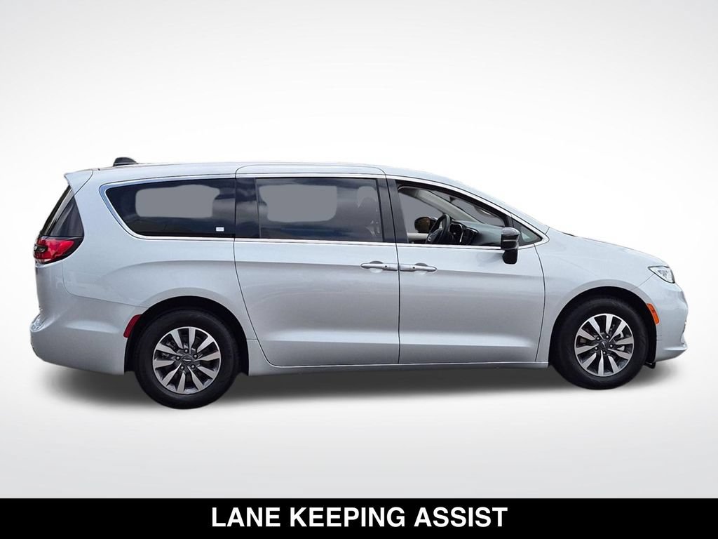 Used 2024 Chrysler Pacifica Limited FWD image 6