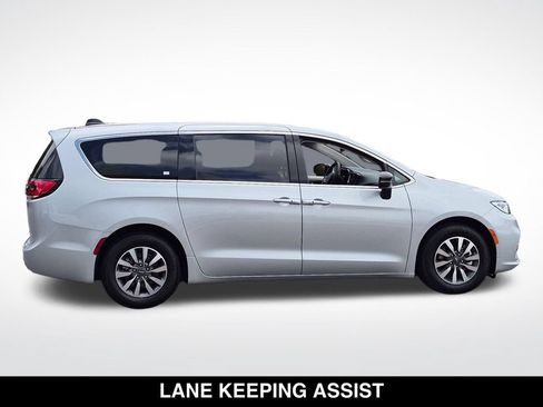 Used 2024 Chrysler Pacifica Limited FWD image 6