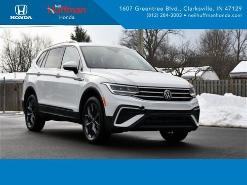 Used 2022 Volkswagen Tiguan SE image 1