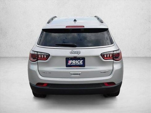 Used 2024 Jeep Compass Latitude AWD/4WD image 11