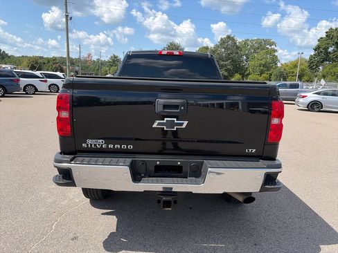 Used 2018 Chevrolet Silverado 2500 LTZ w/ Vortec Plus Package AWD/4WD image 4