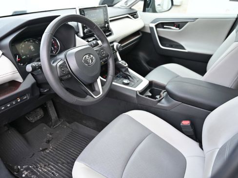 Used 2021 Toyota RAV4 Limited image 15