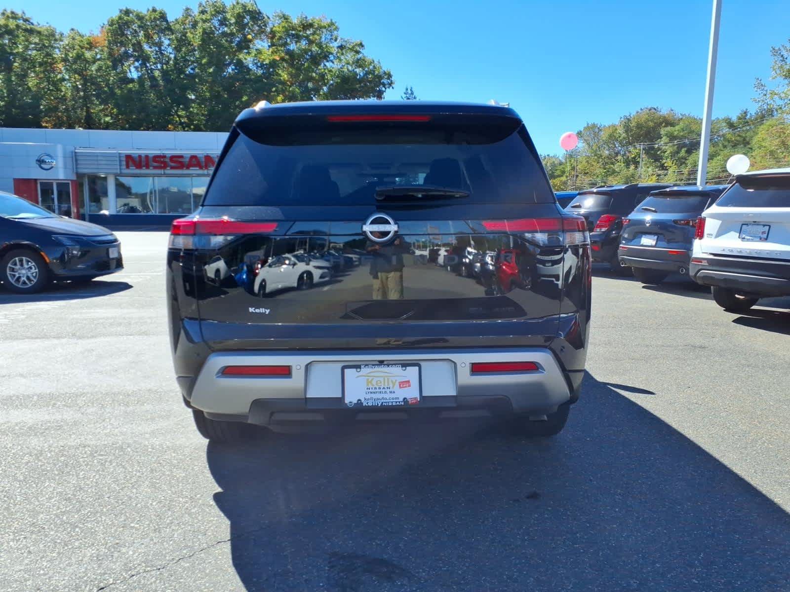 Used 2025 Nissan Pathfinder SL w/ Black Appearance Package AWD/4WD image 6