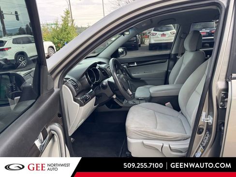 Used 2011 Kia Sorento LX AWD/4WD image 10